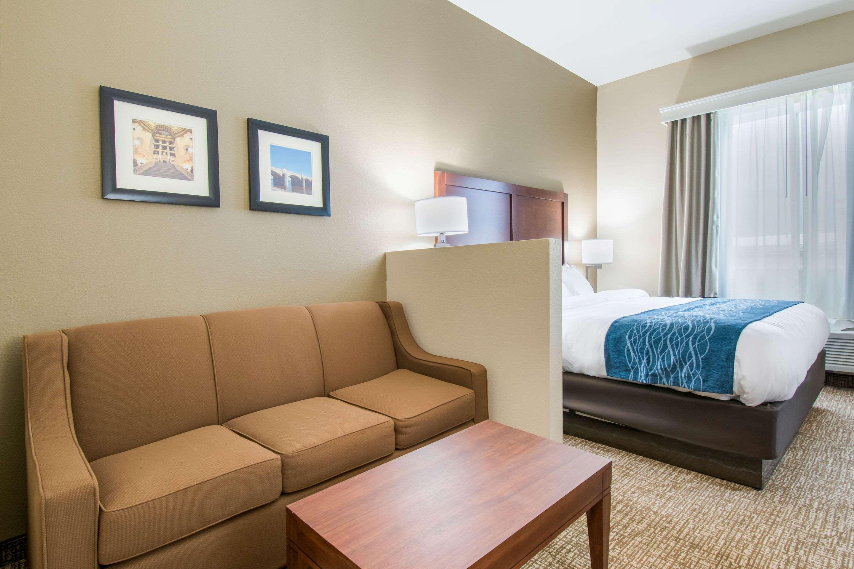 Comfort Inn & Suites Harrisburg - Hershey West Eksteriør billede
