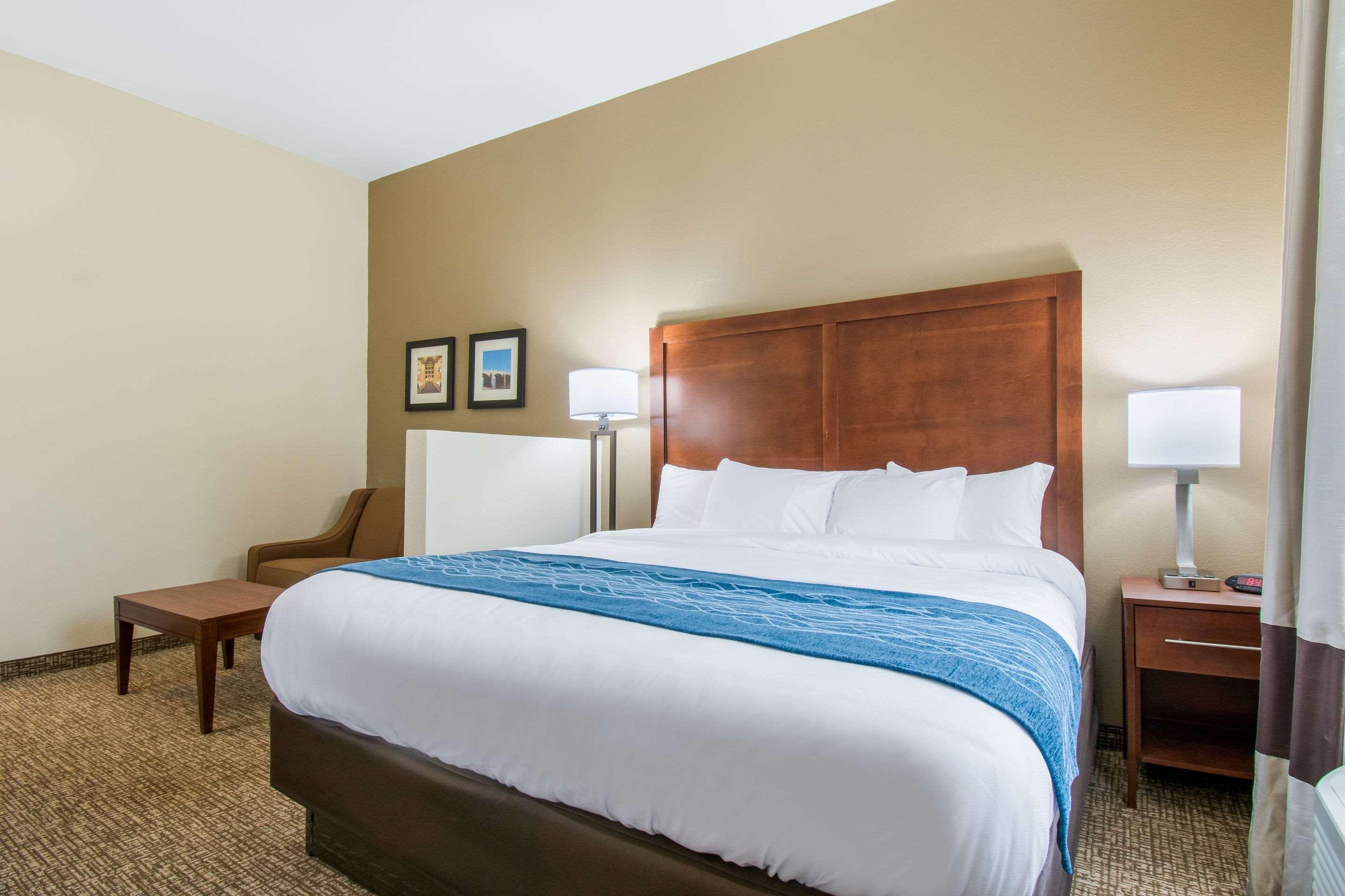 Comfort Inn & Suites Harrisburg - Hershey West Eksteriør billede