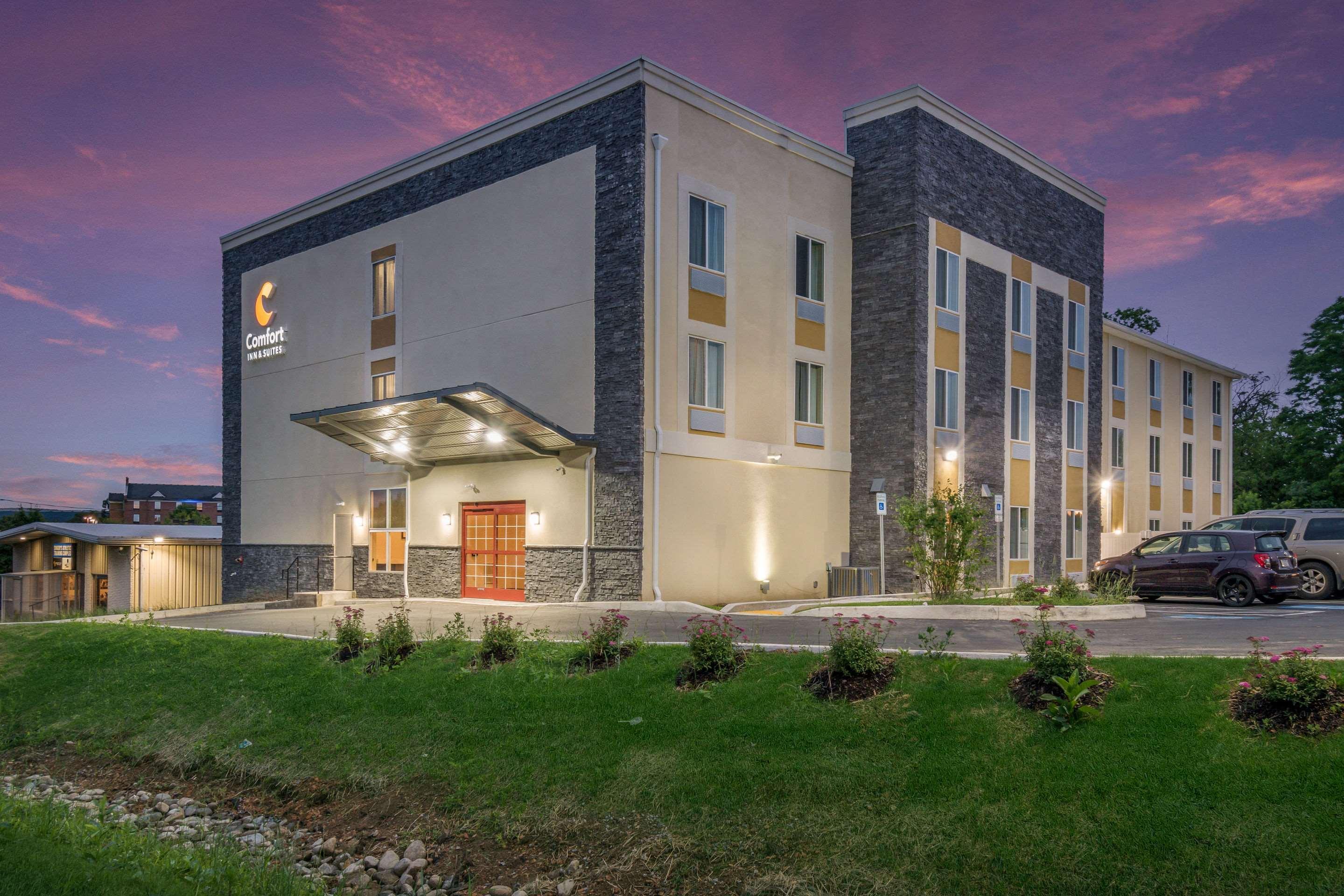 Comfort Inn & Suites Harrisburg - Hershey West Eksteriør billede