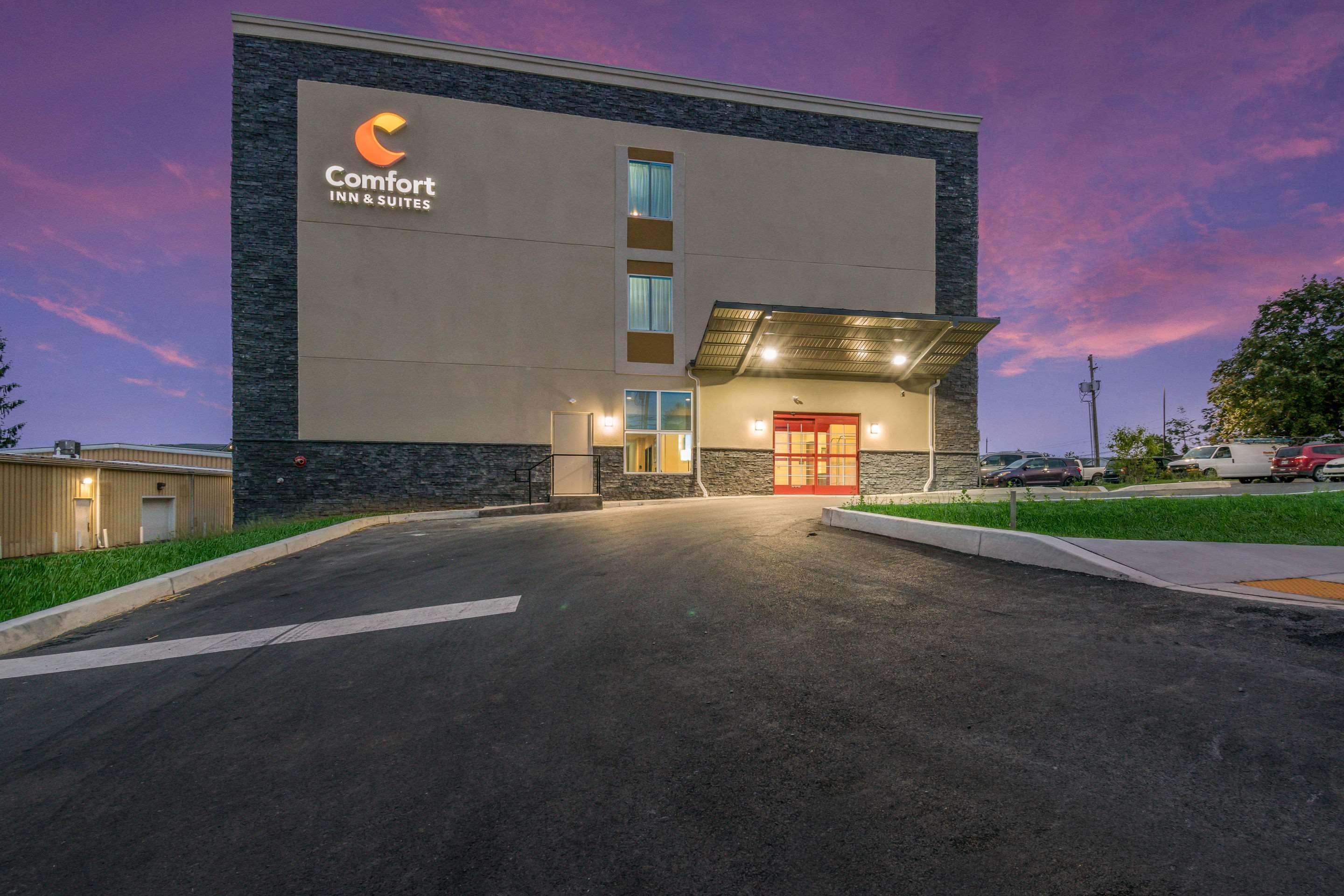 Comfort Inn & Suites Harrisburg - Hershey West Eksteriør billede