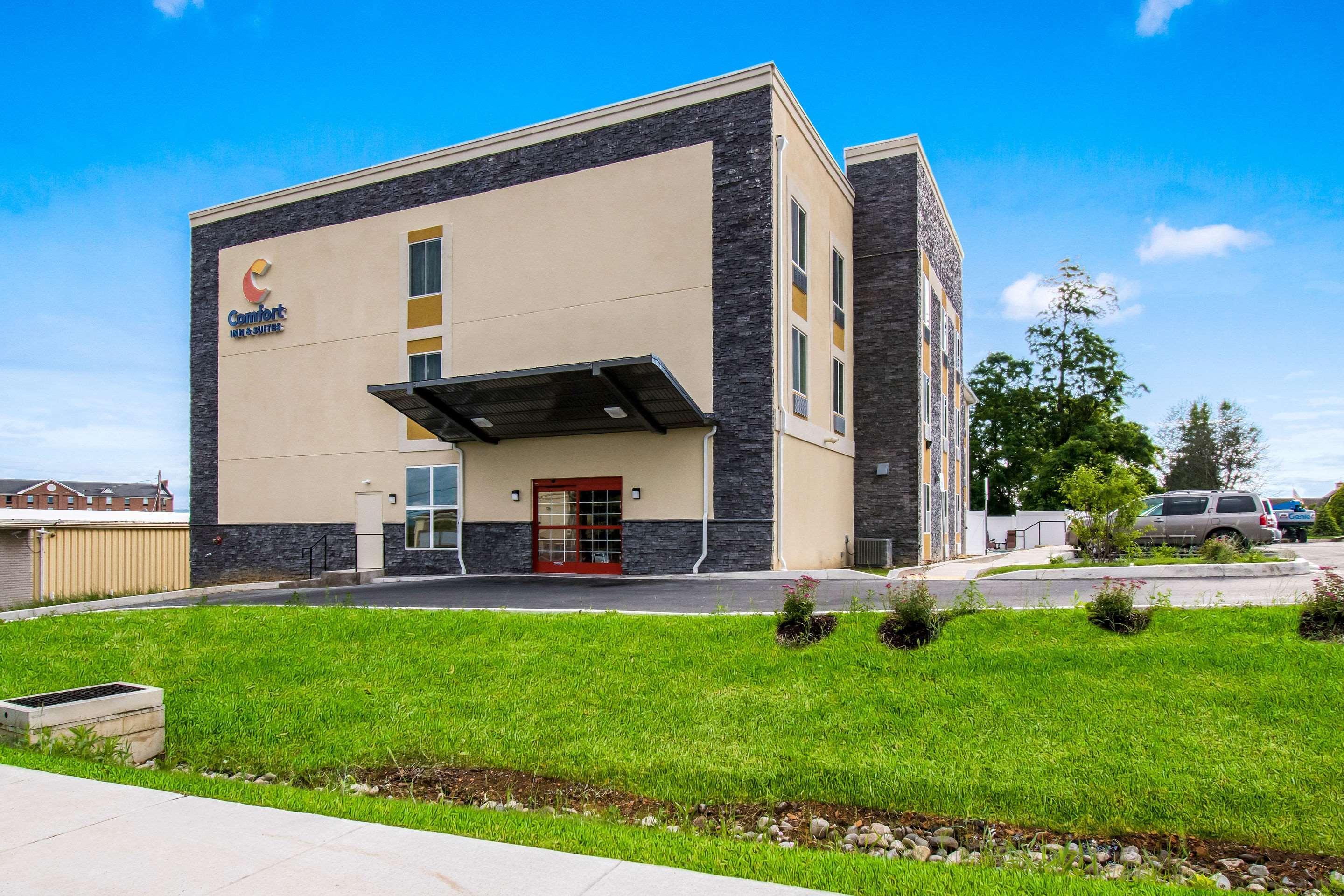 Comfort Inn & Suites Harrisburg - Hershey West Eksteriør billede