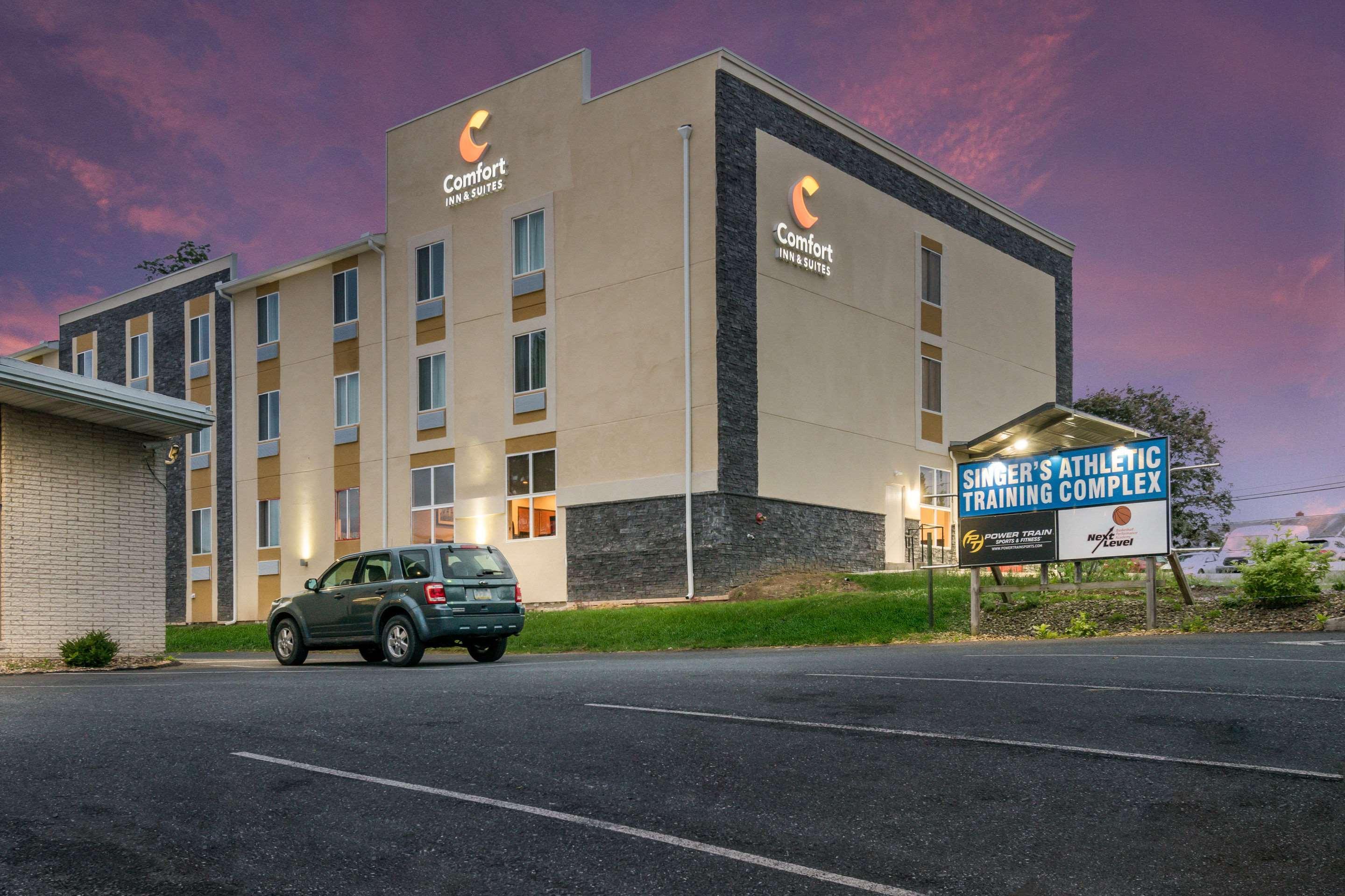 Comfort Inn & Suites Harrisburg - Hershey West Eksteriør billede